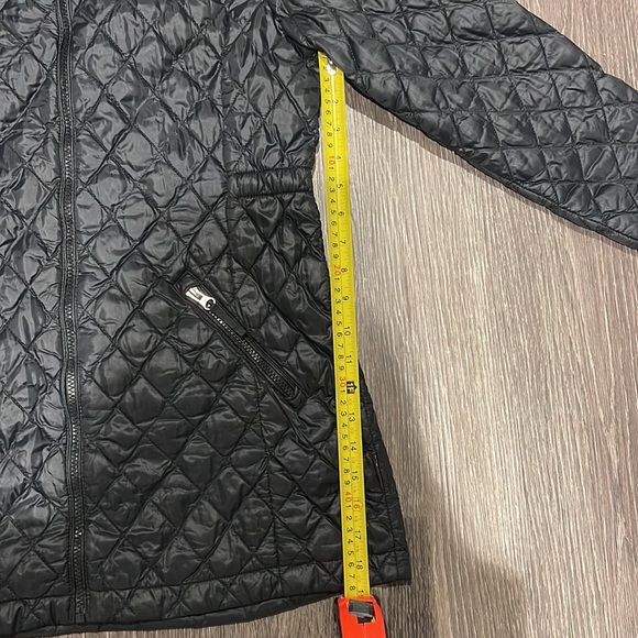Great condition girls size XL(18) The North face 3/4 black quilt coat